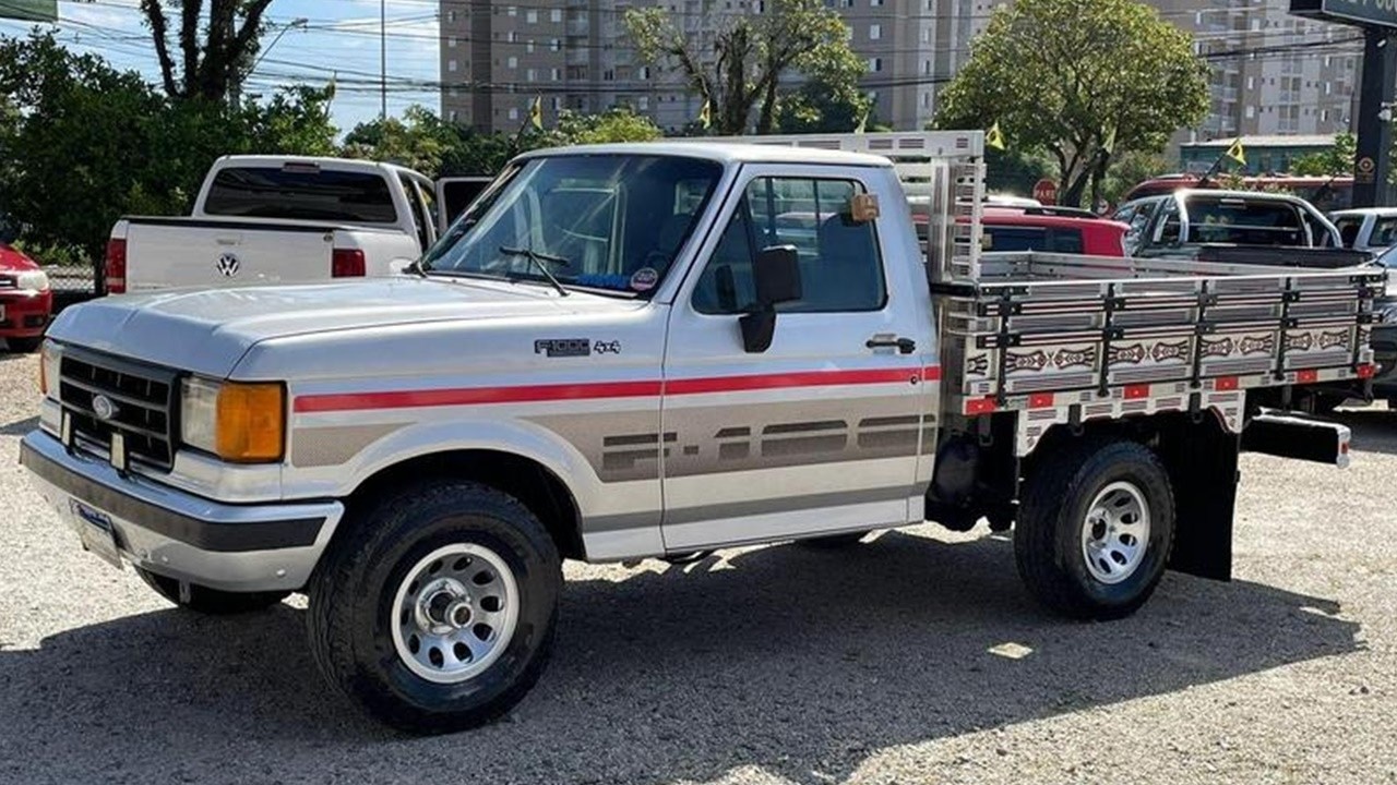 FORD F1000 DIESEL CARROCERIA DE MADEIRA À VENDA
