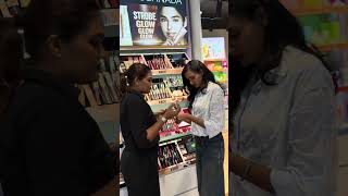 ഇവിടെ free makeup ആണ് 😃