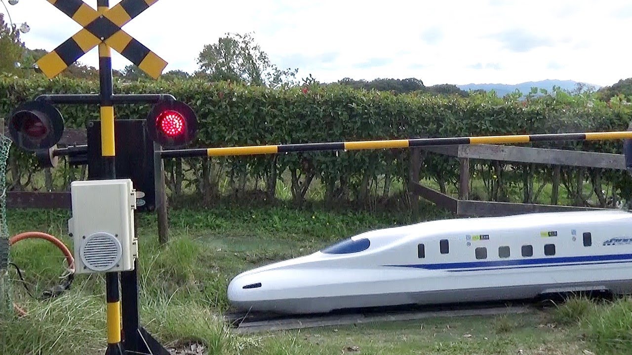 大阪ハーベストの丘のミニ新幹線n700系 Youtube