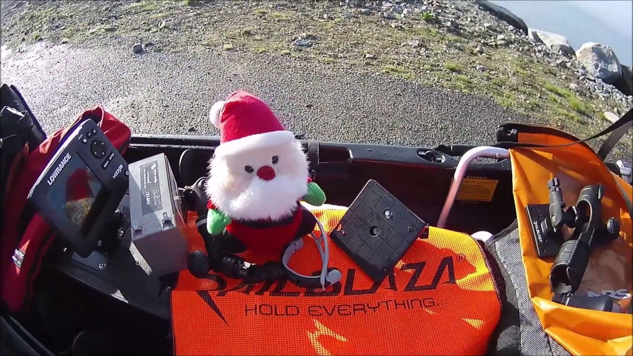 en 2017, le Père Noël se déplace en kayak YouTube