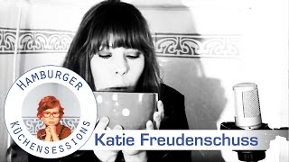 Video thumbnail of "Katie Freudenschuss "Hollywood Moment" live @ Hamburger Küchensessions"