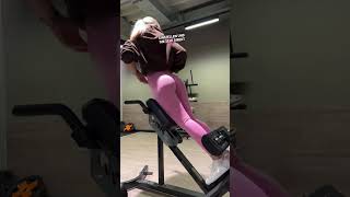Wer ist auch zu klein für das Gerät? Hier ist die Lösung! 🫶🏼 #hyperextension #glutesworkout #gymti
