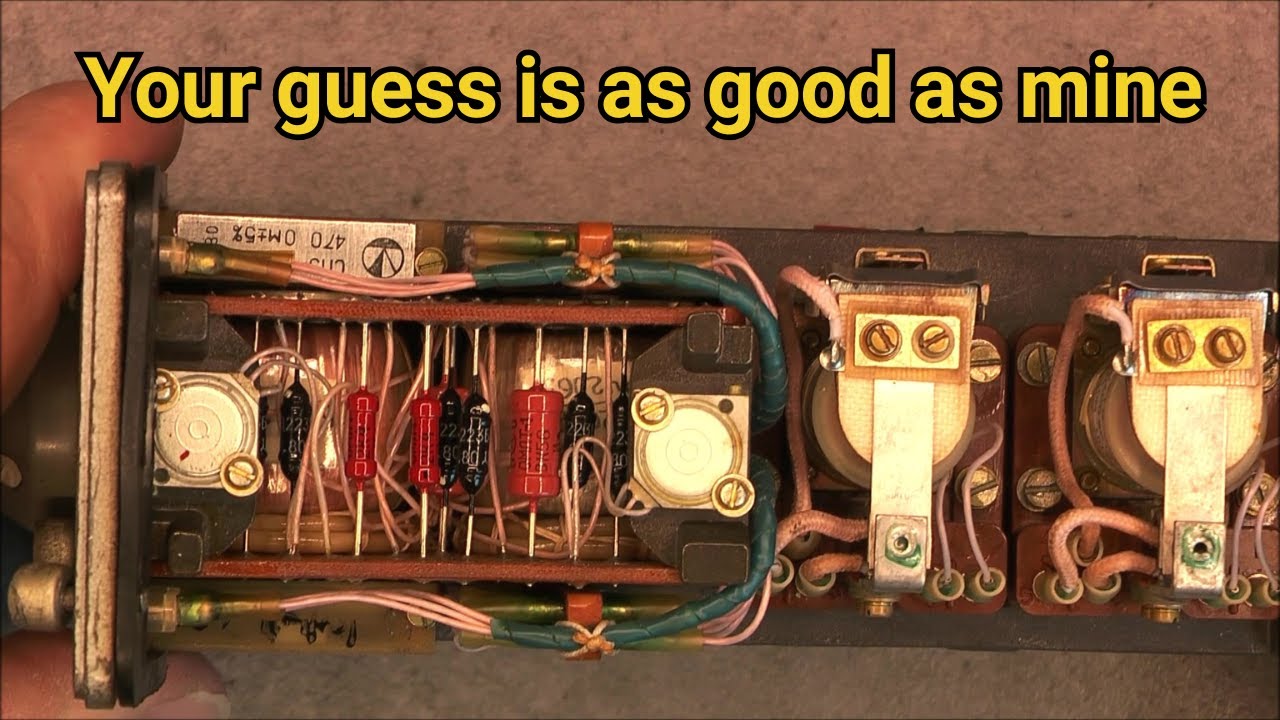 Разборка электронного блока советского самолета 