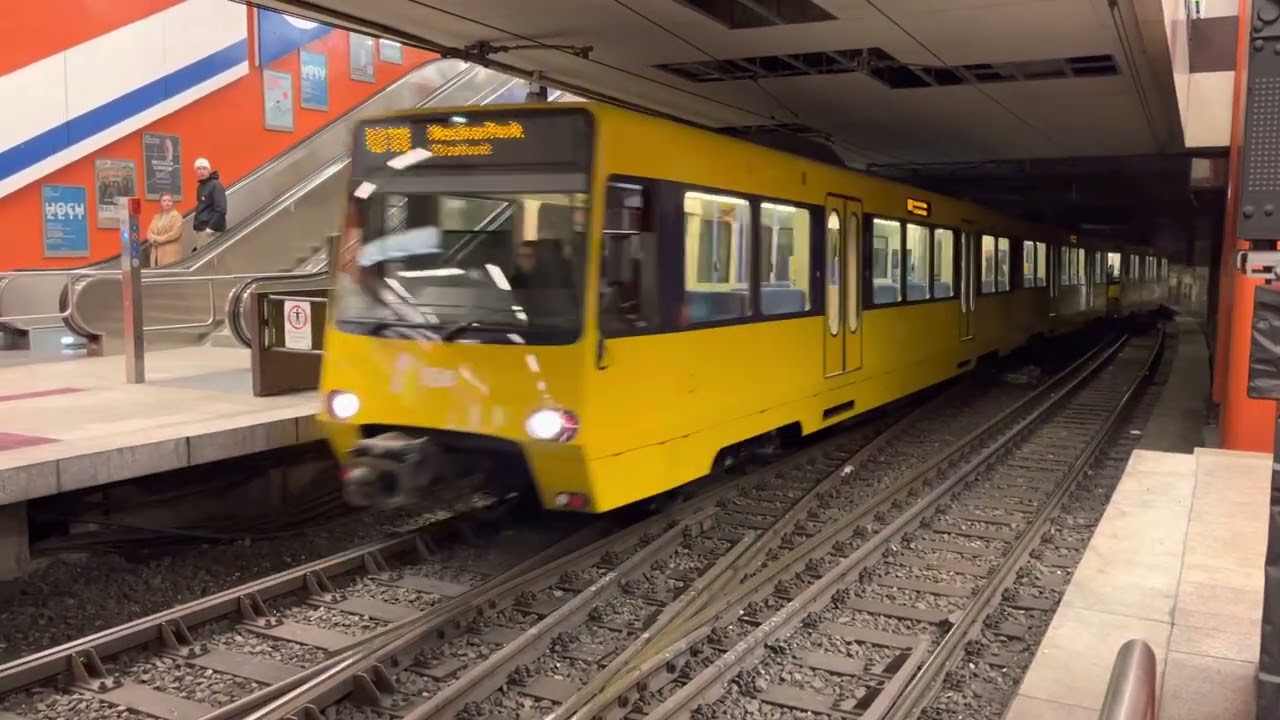 U-Bahnhof Stuttgart DT 8 Charlottenplatz light rail