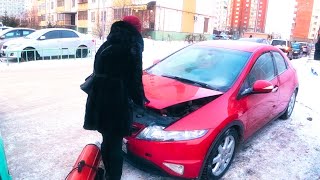 Отогреваю девушку на Honda Civic 5D