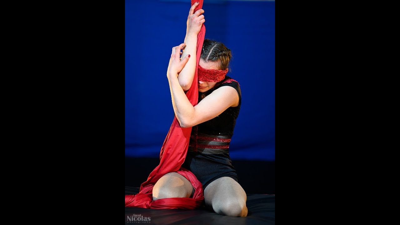 Aerial silks act - Diane Lou - Sunder - april 2024