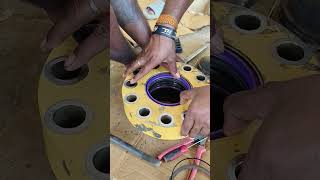 komatsu 450 PC bucket cylinder seal replacement #automobile #mechanic #engineering #hydraulic