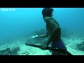 Sea Bed Hunting On One Breath Hunter fishes underwater for five minutes