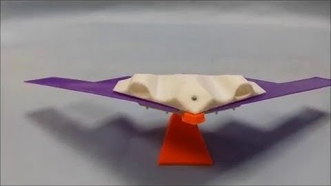 Bistable structure: from pin-jointed to hingless