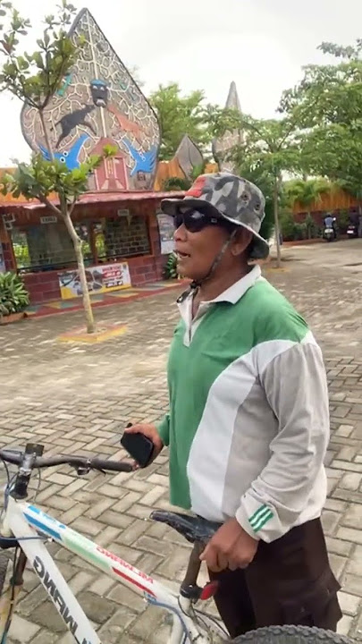 Pengen duwe bojo 2 tp gak mampu ekonomine, jadi gowes saja biar bisa tenang. (De Rosid Wong Loss)