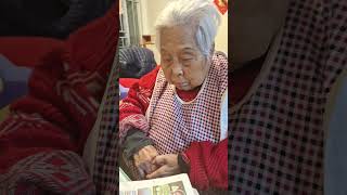 kalau tidur dikamar saja nek❤️, ngantuk berat🙈#shorts