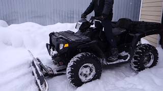Polaris Sportsman 500EFI X2 Убираем снег квадроциклом .Мини трактор в работе, все блокировки.