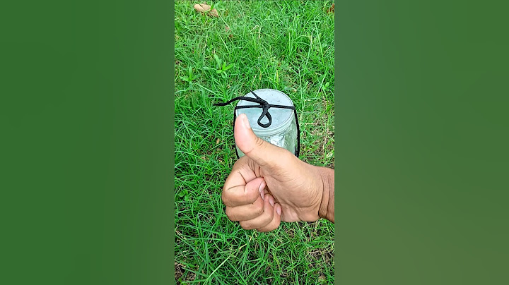 Genius Rope Trick: lift and carry heavy jars effortlessly! #camping #lifehack #survival