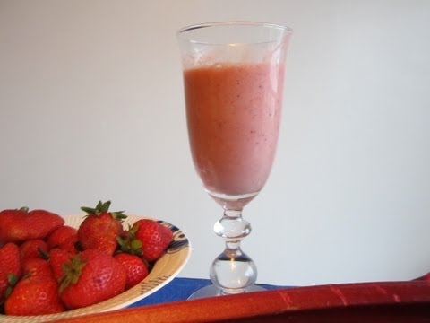 rhubarb-strawberry-smoothie!-a-great-summer-drink-with-typical-scandinavian-flavors-☀️