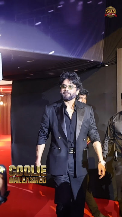 Like the king he is, Nagarjuna makes his grand entrance into #CoolieUnleashed ✨