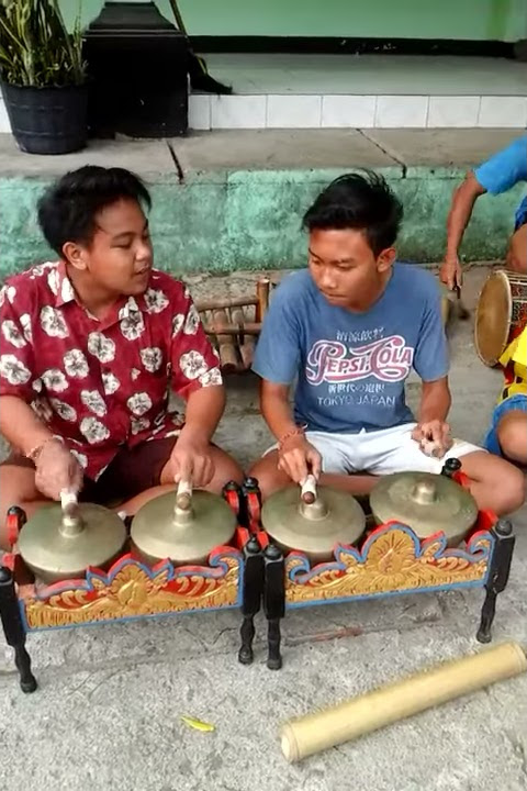 Latihan main reong