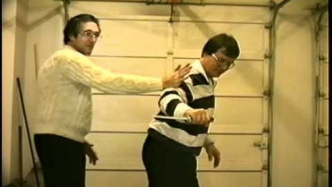 MCC - 255 Basic Knife Defense #5 (Reverse Grip Attack)