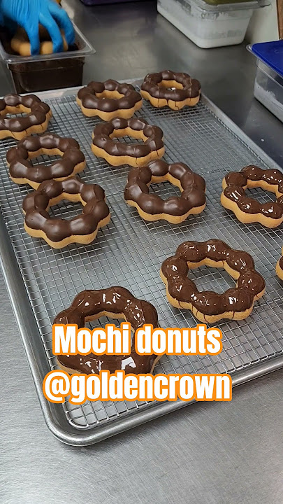 #mochidonuts #mochi #donuts #donutmaker #goldencrown #chocolatedonuts #howtomake