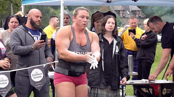 World's Strongest Woman Donna Moore sets new recor...