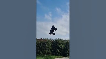 rc stunt truck frontflip backflip #basherbodies #m2cracing #arrmanotorious #frontflip #backflip