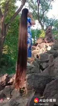 Gadis Rambut Panjang Di Atas Batu Asmarah Cinta