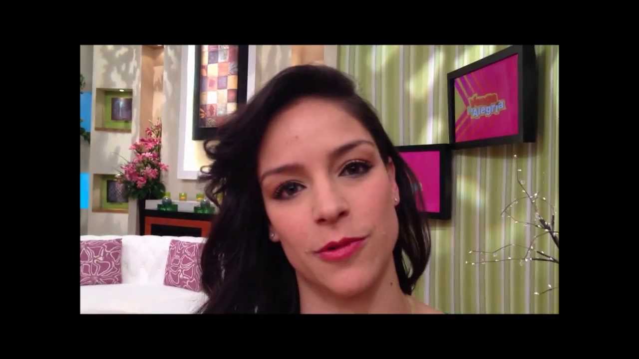 Un pequeño saludo de la actriz de TV Azteca Cinthia Vázquez para Taller 7a....