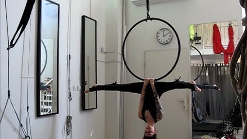 Upside Down Straddle - Aerial Tutorial
