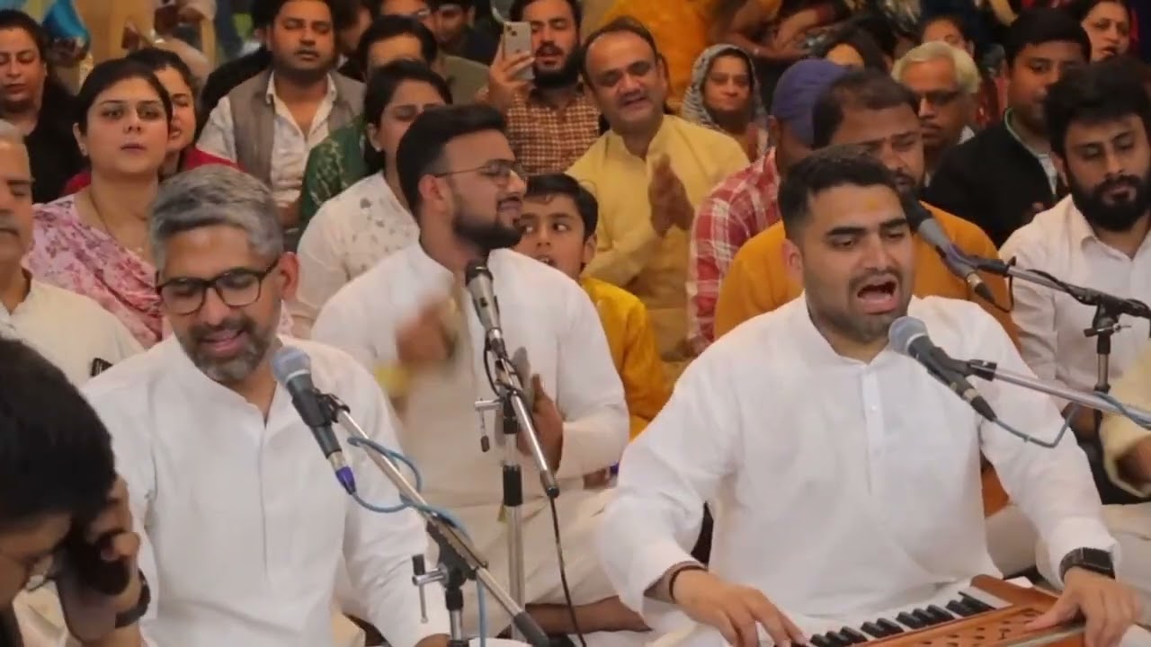 Hamare Mai Shyama Ju Ko Raj | हमारे माई श्यामा जू कौ राज | @MaujFakiraDi 