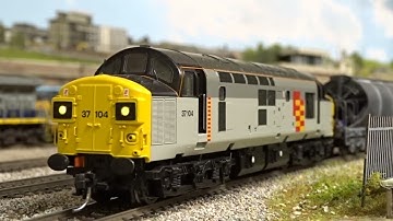 Valebridge Model Railway (Video 1.a)  Bachmann Class 37 with sound pulling EFE JIA wagons