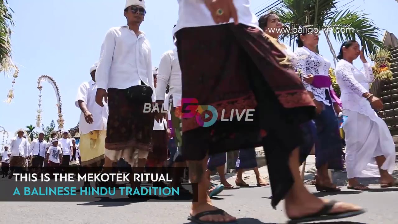 culture bali || tradisi mekotek dibali - YouTube