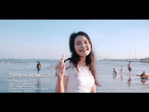 Janda Berkelas - Tri Wahyuni (Official Music Video) β Putu Bejo Official