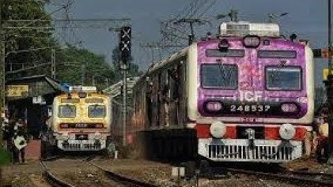 Parallel Train Departure | Stunning View from Howrah Station. #howrahstation #trending #vandebharat