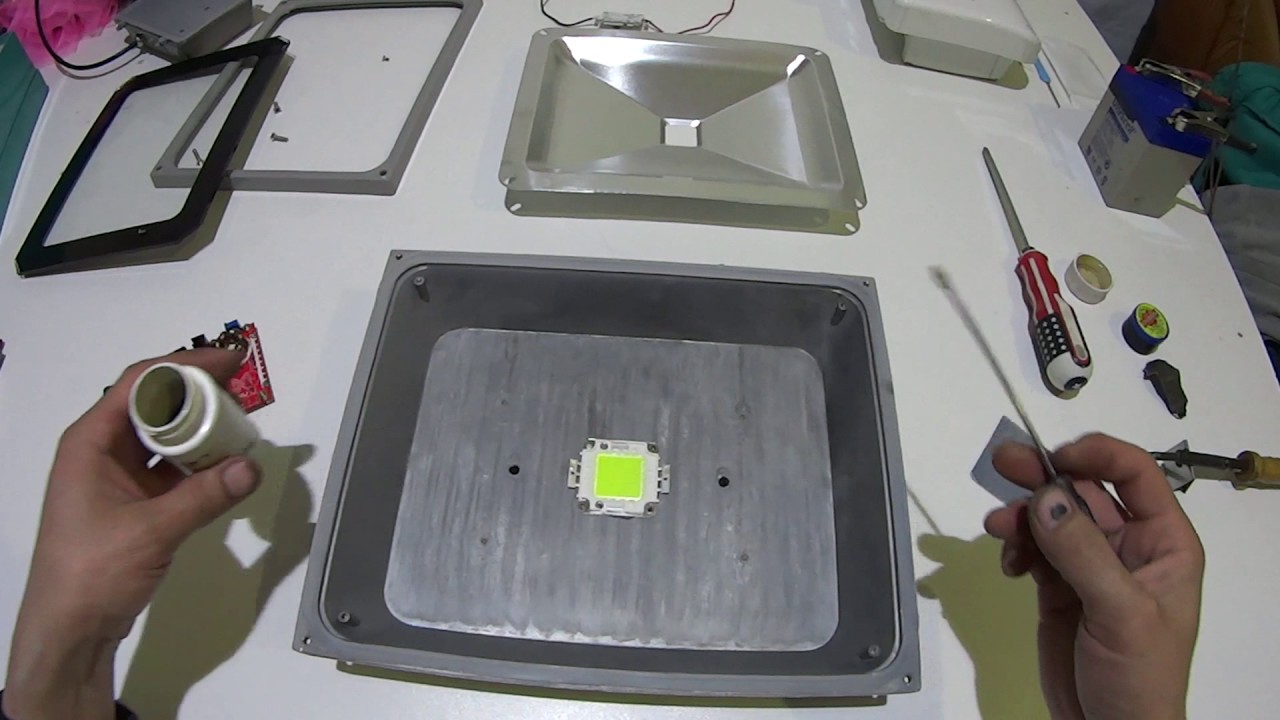 Осветительная мачта + Универсальный пусковой аккумулятор часть 2 (прожектор)