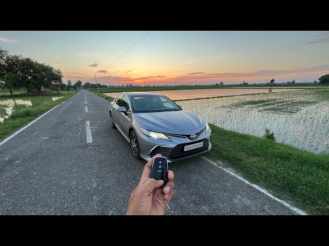 Toyota Camry Hybrid Drive Impressions | 50 lakhs 😳 | Gagan Choudhary