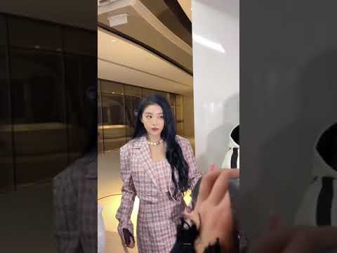 喻言 Yu Yan｜20211022 杂志下班