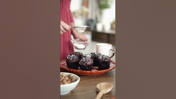 Putting Sugar On Top Of Cupcakes shorts video #shorts