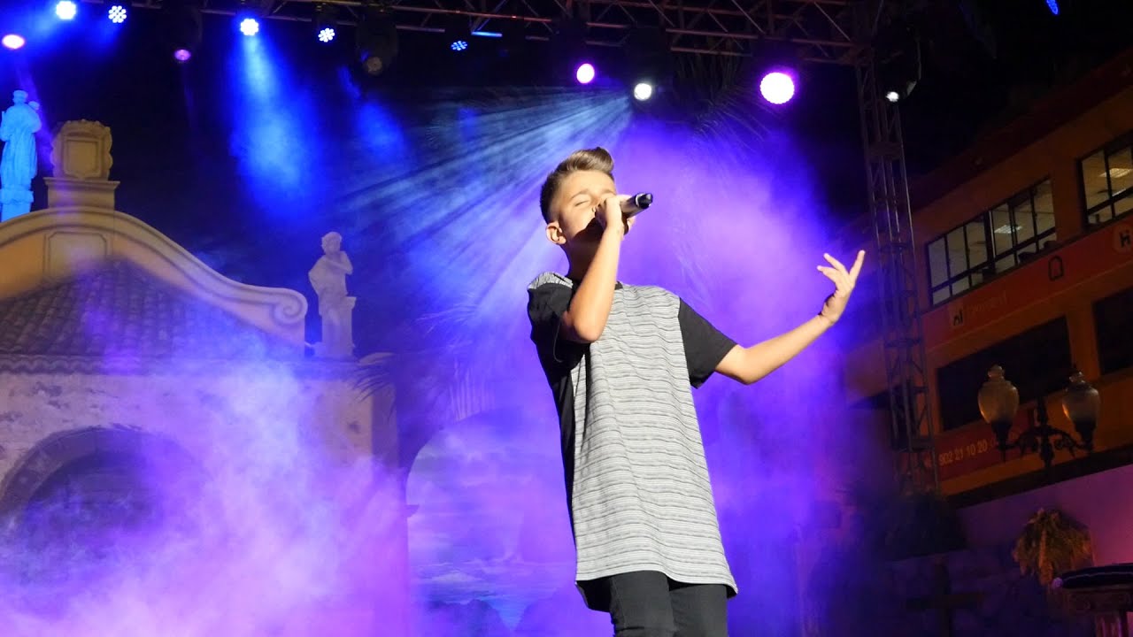 Adelanto del nuevo cover Andas En Mi Cabeza (Chino & Nacho) en el show case de Tenerife