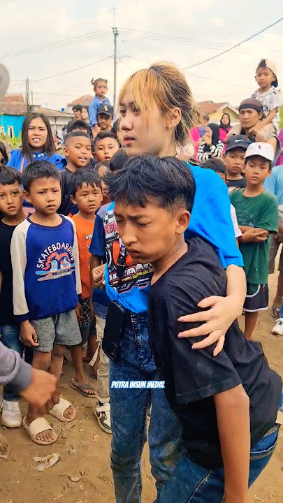 Reaksi Reva Bule ketika ada bocil kesurupan #shorts