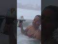 Jacuzzi en un clima de -12 grados Fahrenheit y una fuerte nevada