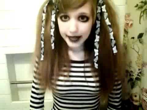 EMO Girl Obsessed With Japan Singing - FAIL