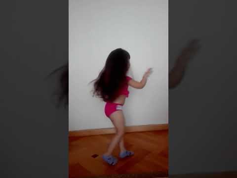 Niako dances Indian dance\\ნიაკო ცეკვავს ინდურ ცეკვას