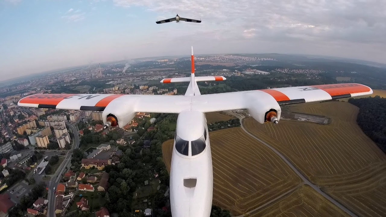 Multiplex Twinstar and other planes, formation proximity - YouTube