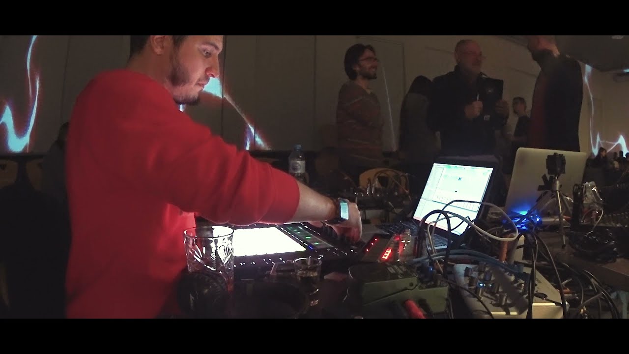 Παρακολούθηση Myroslav Trofymuk aka AЙKTRONER and MULNA at AudioArt Festival 2018 - HEVRE Krakow στο YouTube Παρακολούθηση Myroslav Trofymuk aka AЙKTRONER and MULNA at AudioArt Festival 2018 - HEVRE Krakow στο YouTube