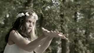 Video thumbnail of "Luna Mae - Butterfly"