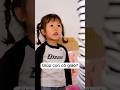Hà my được cô giáo tốt bụng giúp đỡ