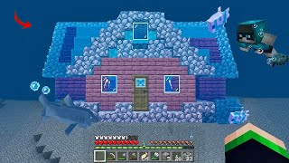 WE FOUND AHOUSE UNDERWATER - Minecraft