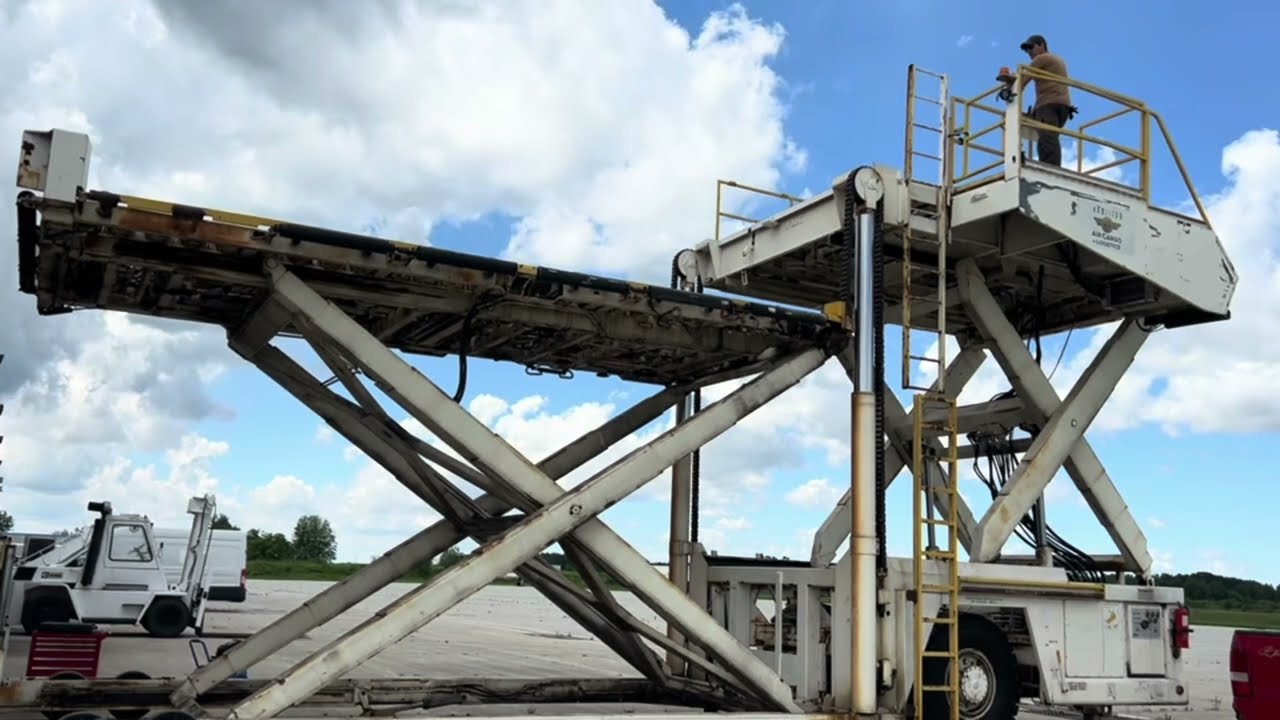 FMC Main Deck Loader MDL40 - Aircraft Cargo Loader For Sale