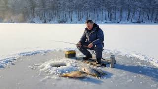Buz tutmuş gölde balık avı. #Kış #kar #buz  #winter #fishing #snow #ice #Lake 