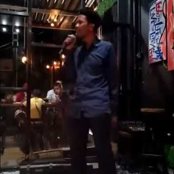 pecah kan saja gelas nya biar rame