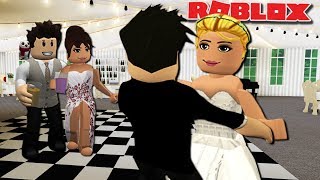 HOSTING A WEDDING AT AMBERRY HOTEL | Roblox Roleplay